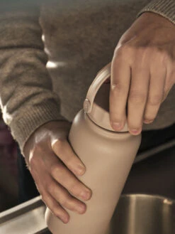 Hay Mono Thermosfles 0,9 L -Keukenware Verkoop 504531 01 2 EnvironmentImage ac971ad45e