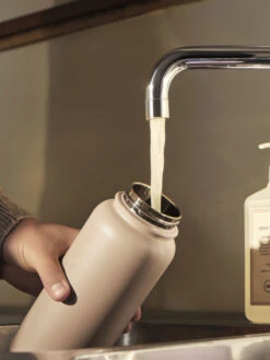 Hay Mono Thermosfles 0,9 L -Keukenware Verkoop 504531 01 3 EnvironmentImage aae2bb7d09