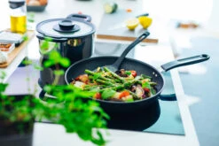 Fiskars Functional Form Bakspatel 28 Cm -Keukenware Verkoop 507603 01 10 EnvironmentImage 20a625e4fd