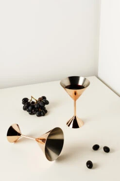 Tom Dixon Plum Martiniglas 16 Cl 2-pack -Keukenware Verkoop 581673 01 40 EnvironmentImage 94662c7c91